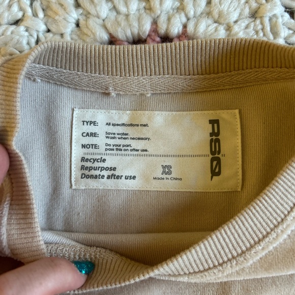 cute tan crop top 🧡 - Picture 3 of 6